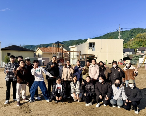 外国人技能実習生と一緒に地域をきれいに！の画像